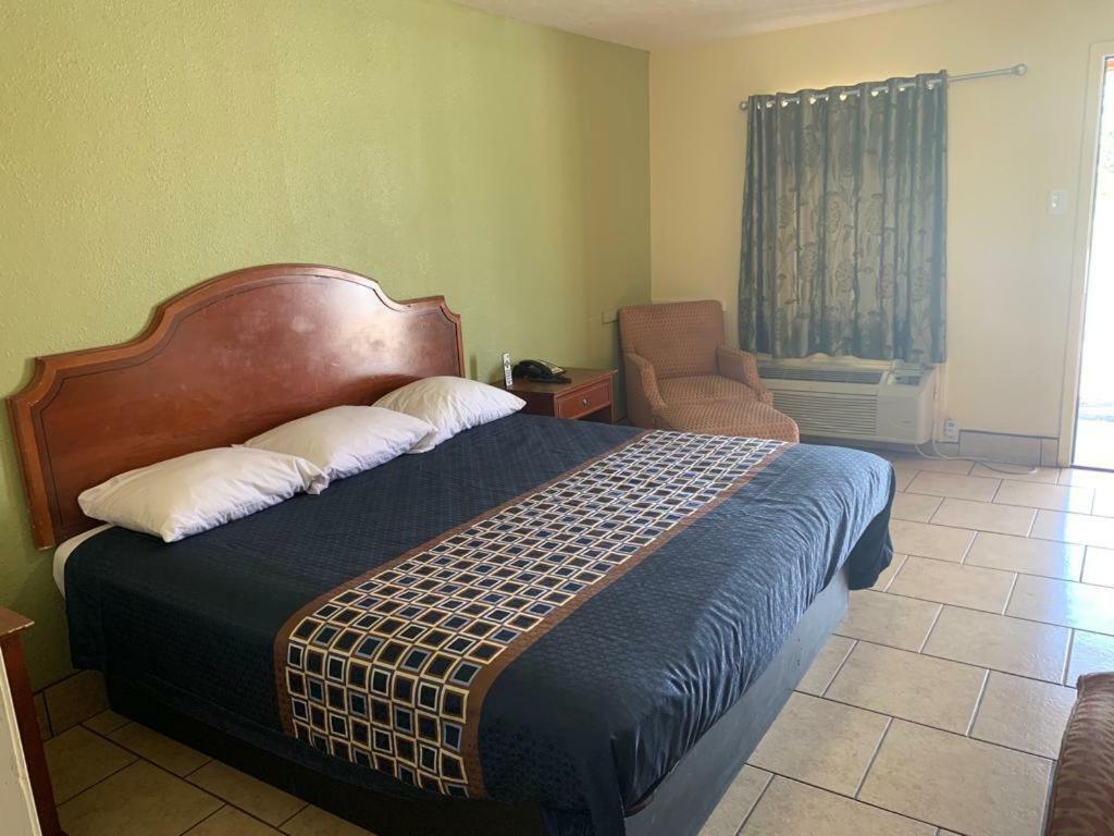 Texas Inn Бомонт Экстерьер фото
